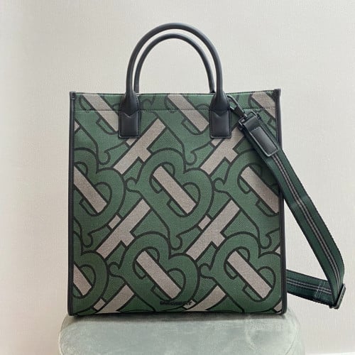 شنطة burberry  ماستر 37.5 cm