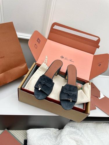 هيلز  loro piana