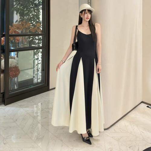 فستان من ديور