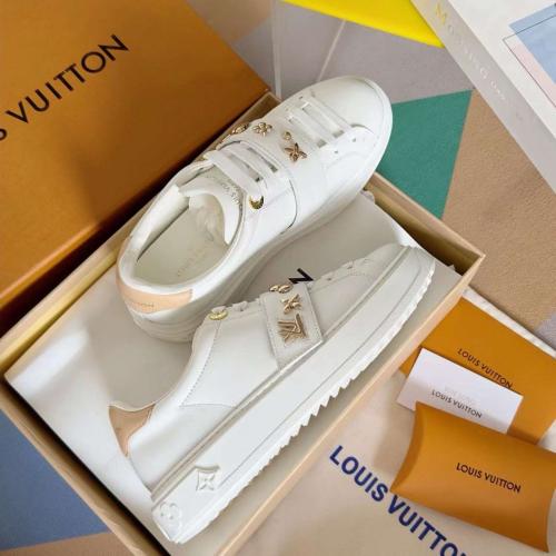 سنيكرز جميل من Lv