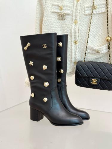 بوت انيق من chanel