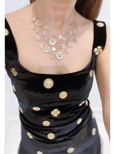 عقد ديور فخم جدا ينلبس على الوجهين مع الملحقات