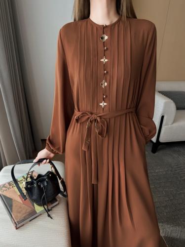 فستان انيق من لوي فيتون