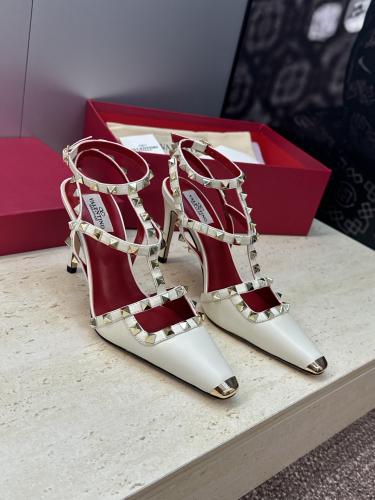 هيلز فالنتينو انيق جدا