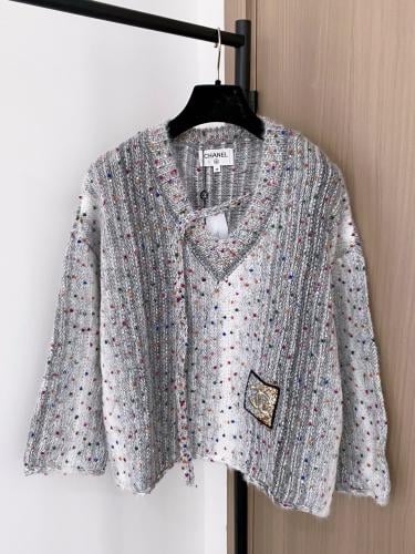 سويتر انيق من شانيل