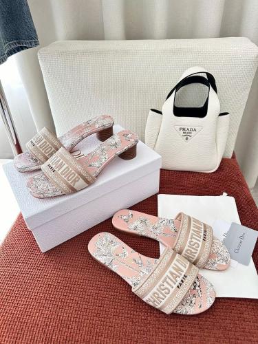 كعب وسليبر انيق من ديور