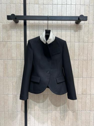 جاكيت انيق من ديور