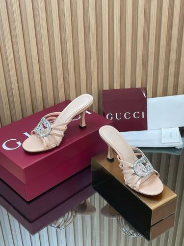 هيلز انيق من قوتشي