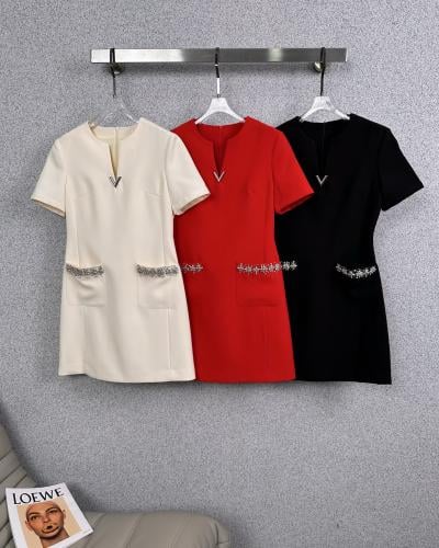 فستان انيق من ڤالنتينو ألوان متعدده