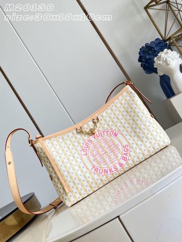 LV Carryall East West مقاس 36 سم