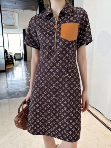 فستان من لوي فيتون