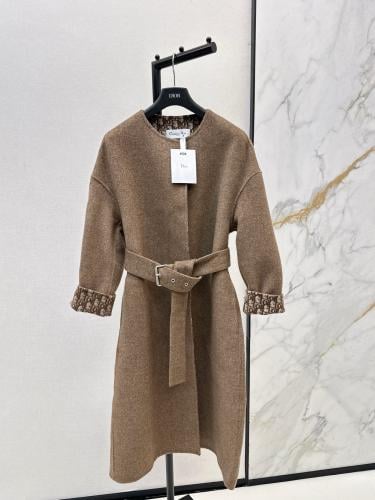 معطف ديور من الجاكار السويسري صناعه يدوي