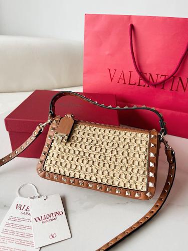 Rockstud فالنتينو ماستر 19 cm