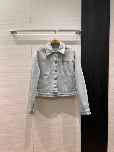 جاكيت انيق من ديور