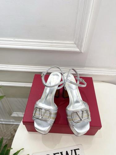 هيلز ڤالنتينو انيق جدا