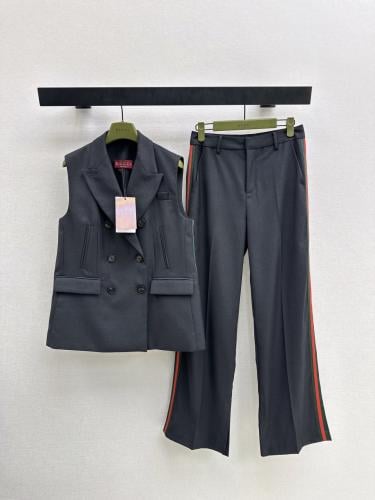 طقم انيق من قوتشي