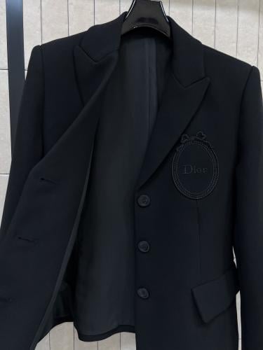 جاكيت انيق من ديور