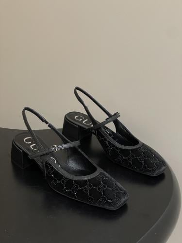 هيلز انيق من قوتشي