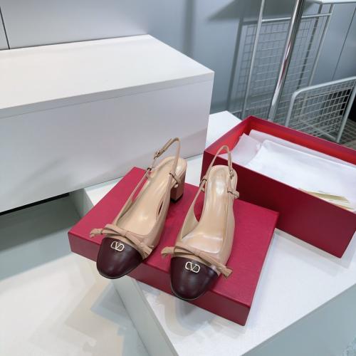 هيلز انيق من Valentino