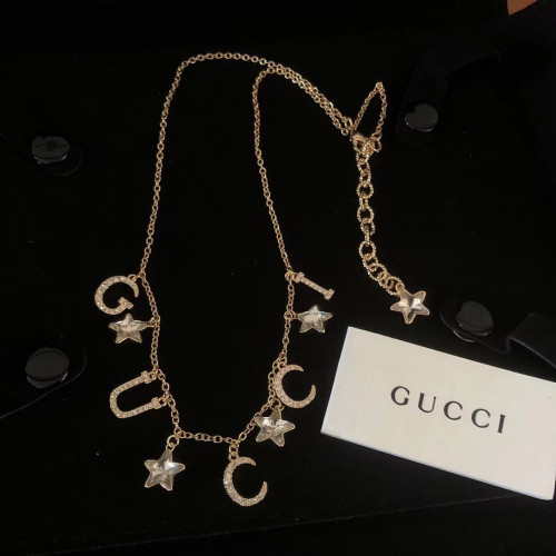 سلسلة مع الملحقات