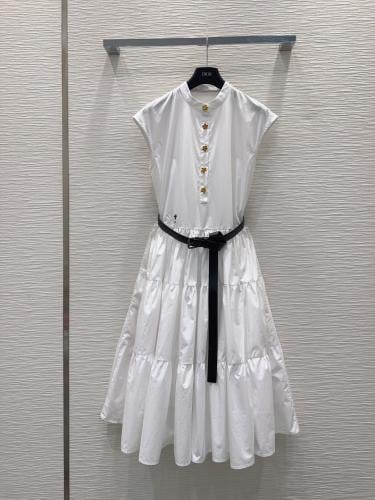 فستان من ديور