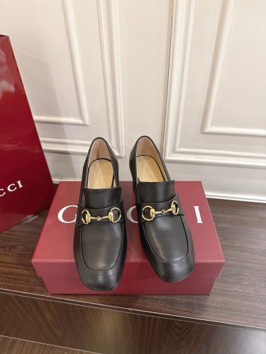 حذاء قوتشي انيق جدا