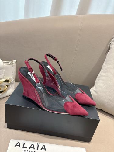 هيلز ALAIA انيق جداً