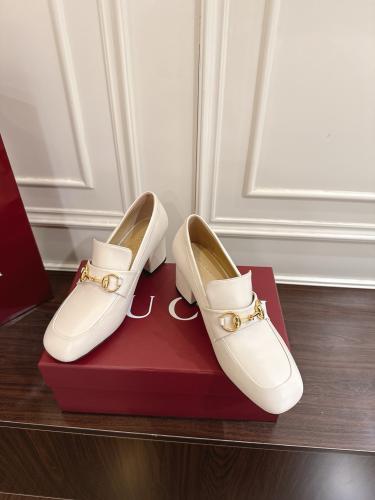 حذاء قوتشي انيق جدا