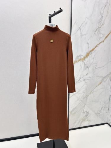 فستان من لويفي