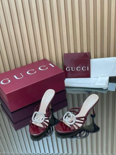 هيلز انيق من قوتشي