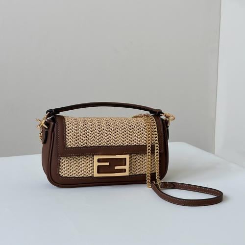 فندي Baguette مقاس 20 سم