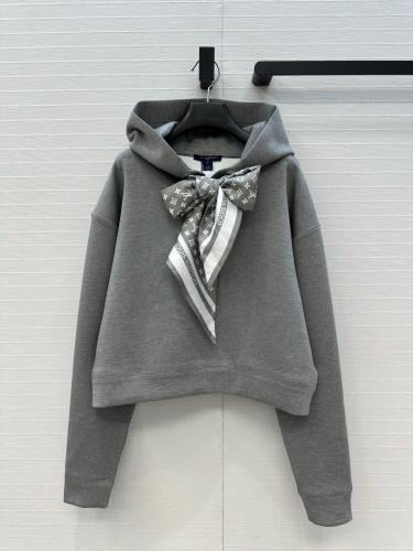 هودي انيق من لوي فيتون