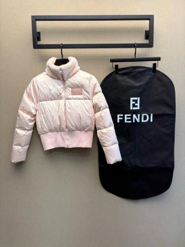 جاكيت انيق من فندي