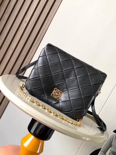 شنطة Loewe ماستر 23 cm