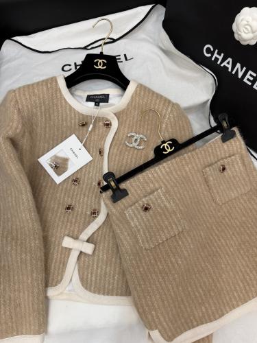 طقم انيق من شانيل