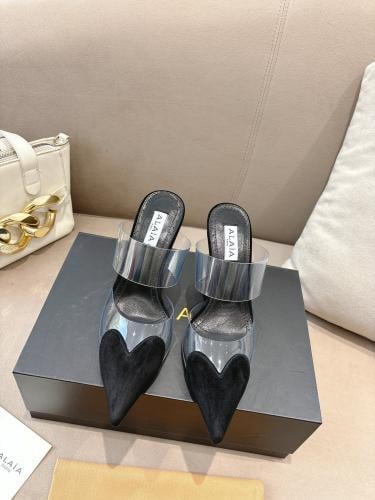 هيلز ALAIA انيق جداً