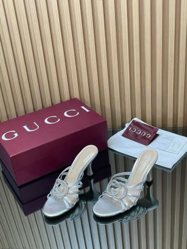 هيلز انيق من قوتشي