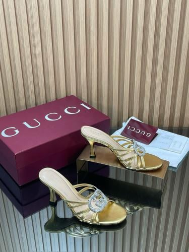 هيلز انيق من قوتشي