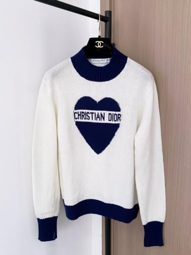 سويتر انيق من ديور