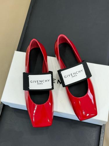 فلات جميل من جيفنشي