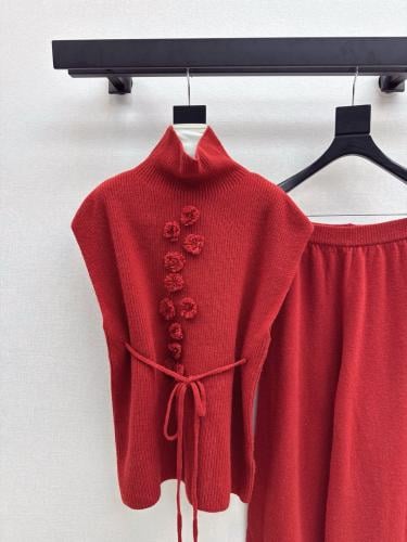 طقم من شانيل