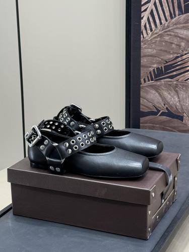 شوز ALAIA انيق جداً