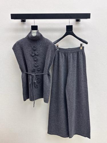 طقم من شانيل