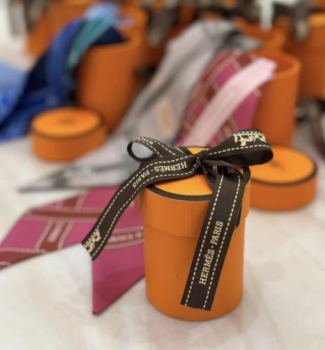 توزيعات سكارفات هيرمز  انيقه جدا