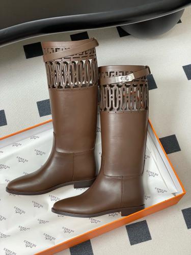 بوت انيق من Hermes