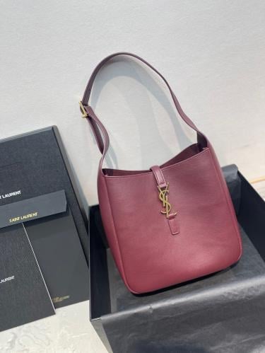 سان لوران Hobo مقاس 23 سم