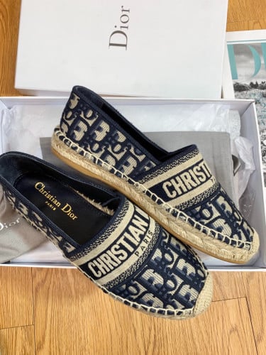 فلات نسائي بعدة الوان