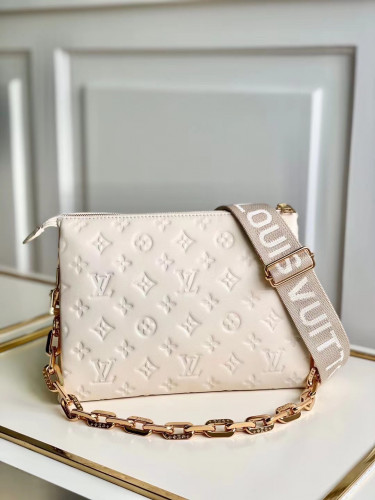 شنطة جوده عاليه 26*20 سم بعدة الوان