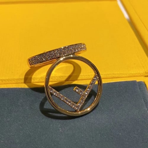 خاتم مع الملحقات