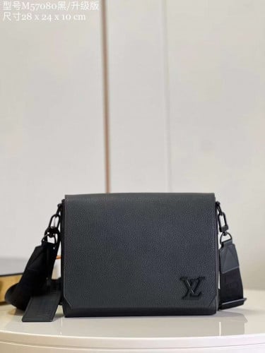 حقيبه رجالي LV ماستر 28 cm